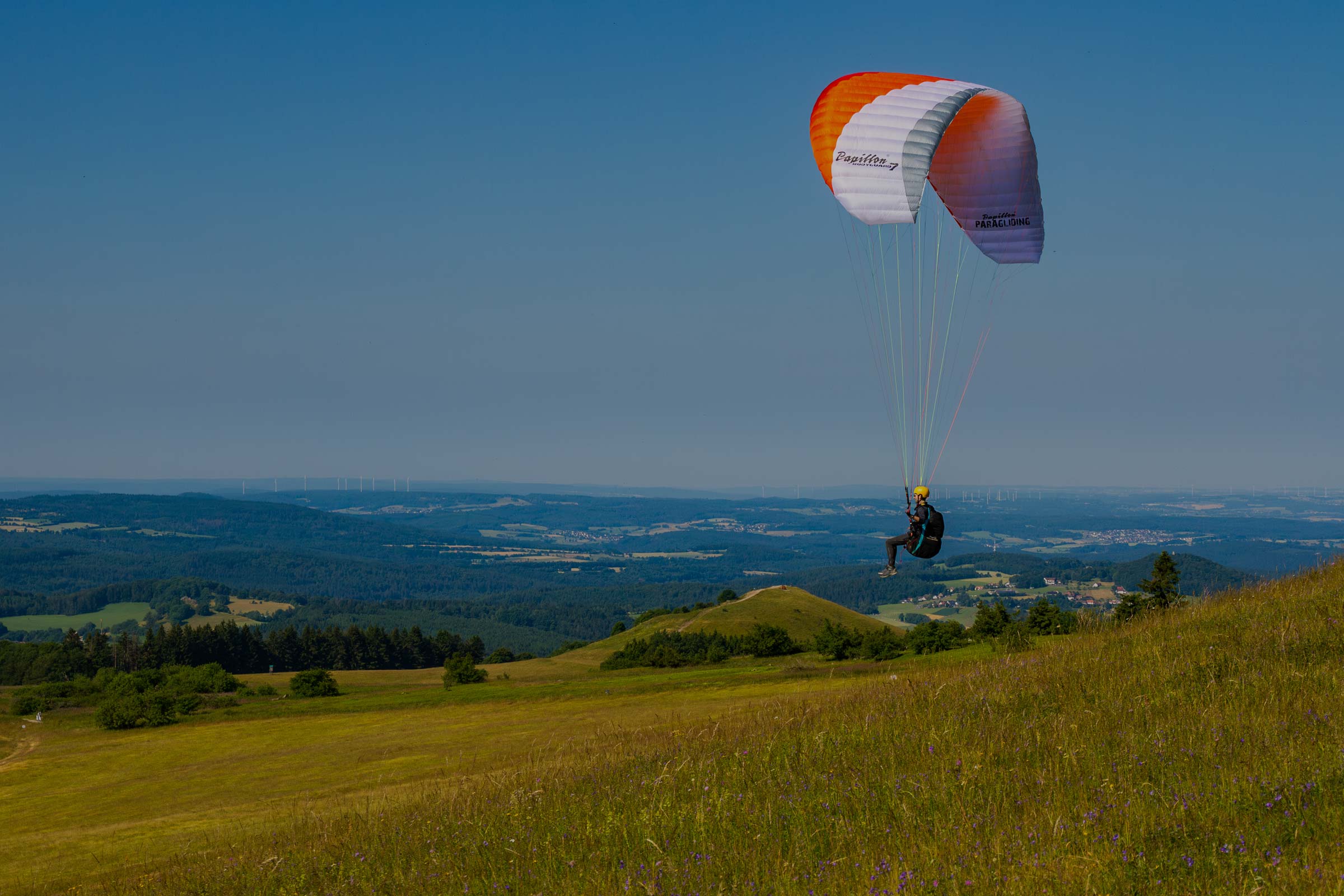 Selbst Gleitschirmfliegen auf der Wasserkuppe: Paragliding Rhön